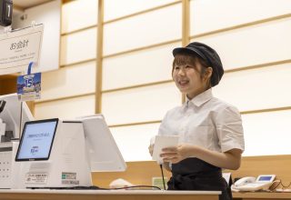 ホールスタッフ