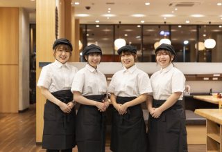 ホールスタッフ